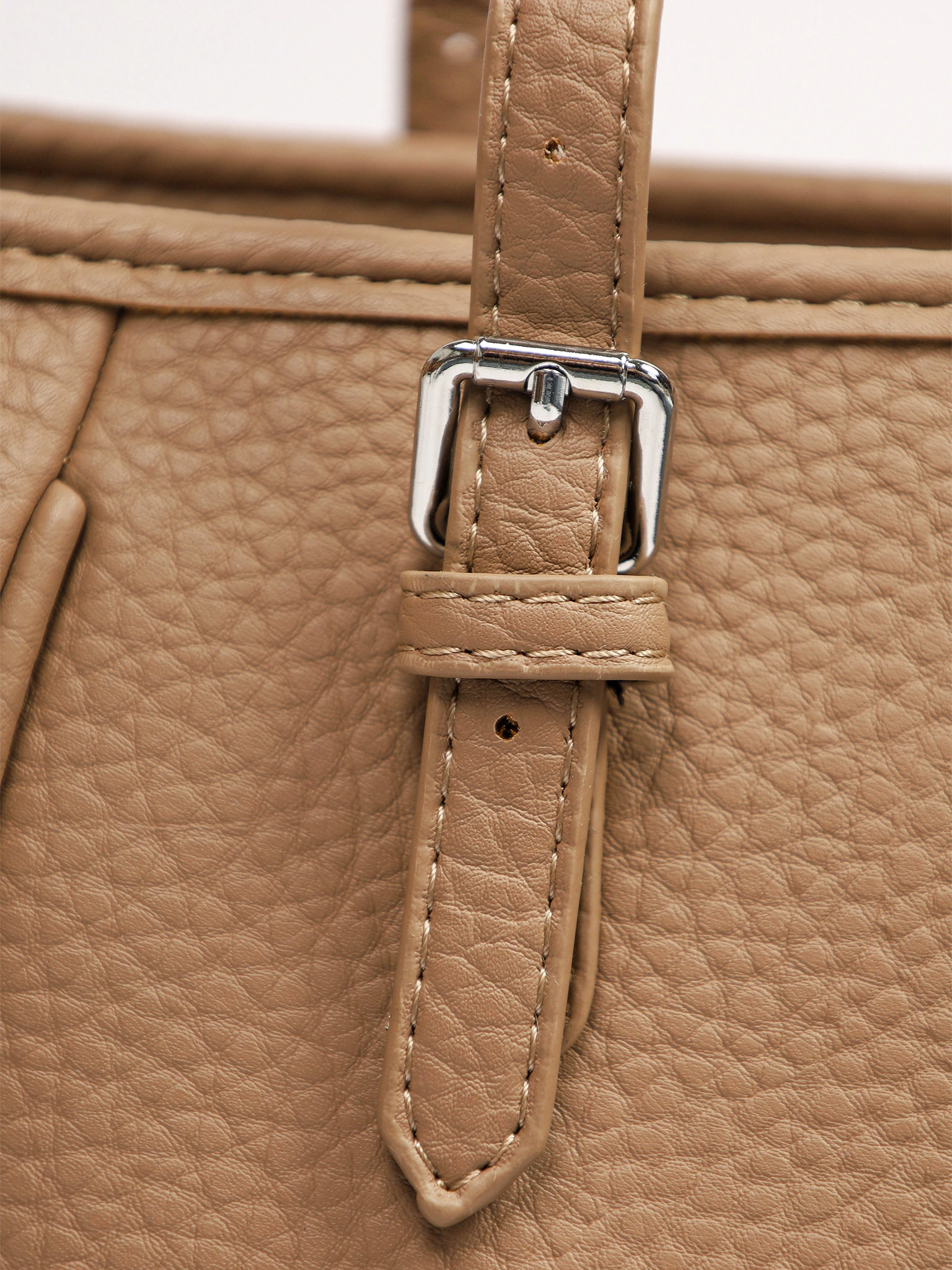 Сумка-тоут  с регулируемыми ручками и тиснением в ассортименте